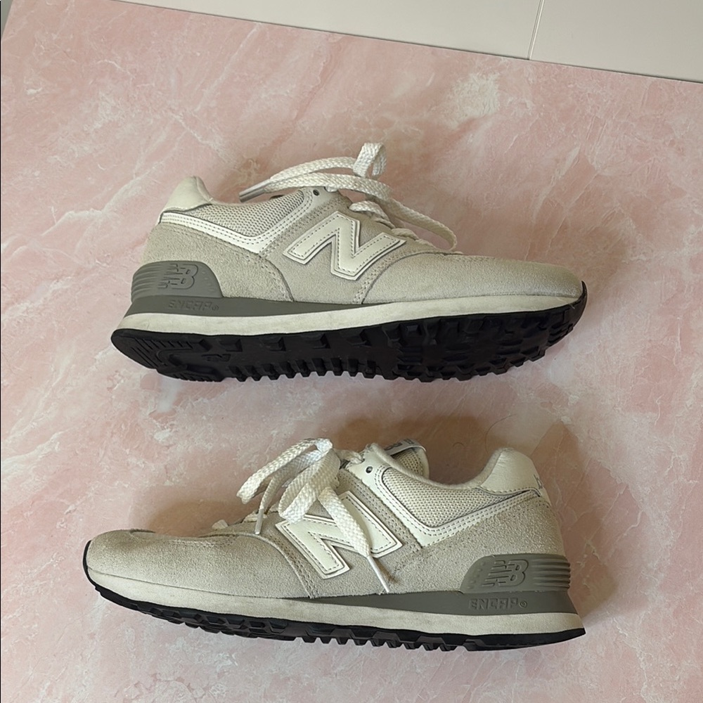 New Balance 574 Classic Women’s Beige Suede Sneakers size 7.5